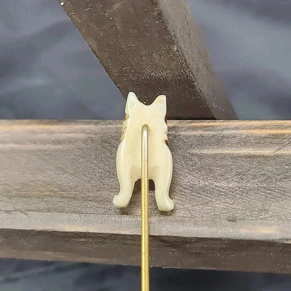 Vintage hand carved and painted bulldog stickpin - Picture 2 of 3